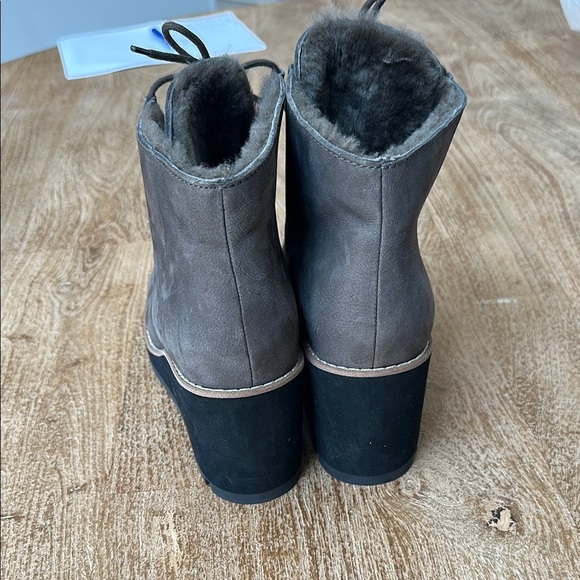 NWOT Eileen Fisher Alpine Lamb Fur Wedge Booties 8.5 - Picture 5 of 6